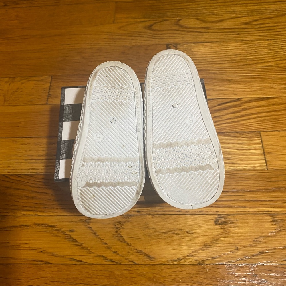 Size 5 Flamingo slip on sneakers. - Picture 2 of 3